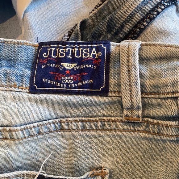 Just USA Distressed Mid/Light Wash Jeans - Picture 4 of 6